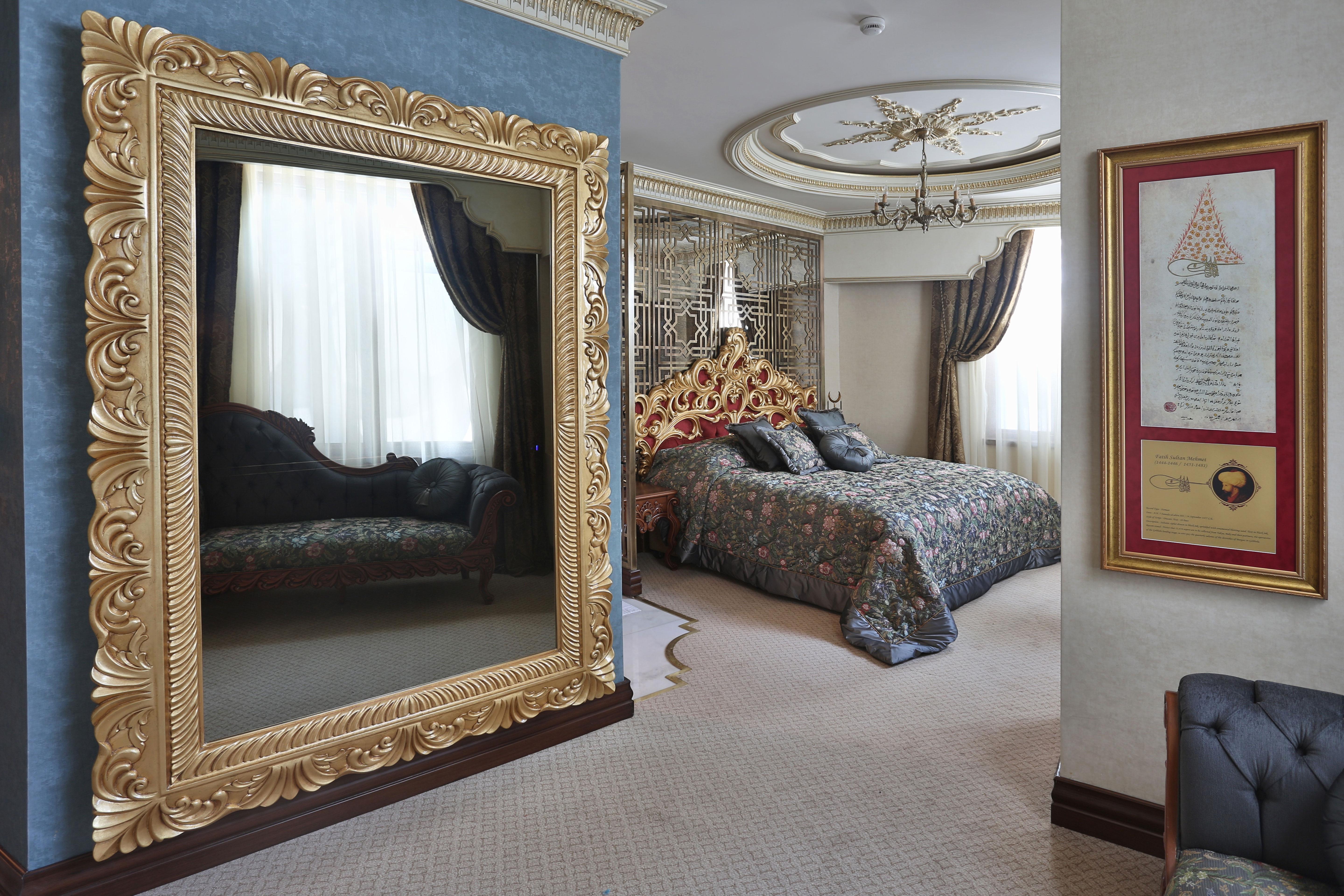 Daru Sultan Hotels Galata Istanbul Exterior foto A mirror in a bedroom