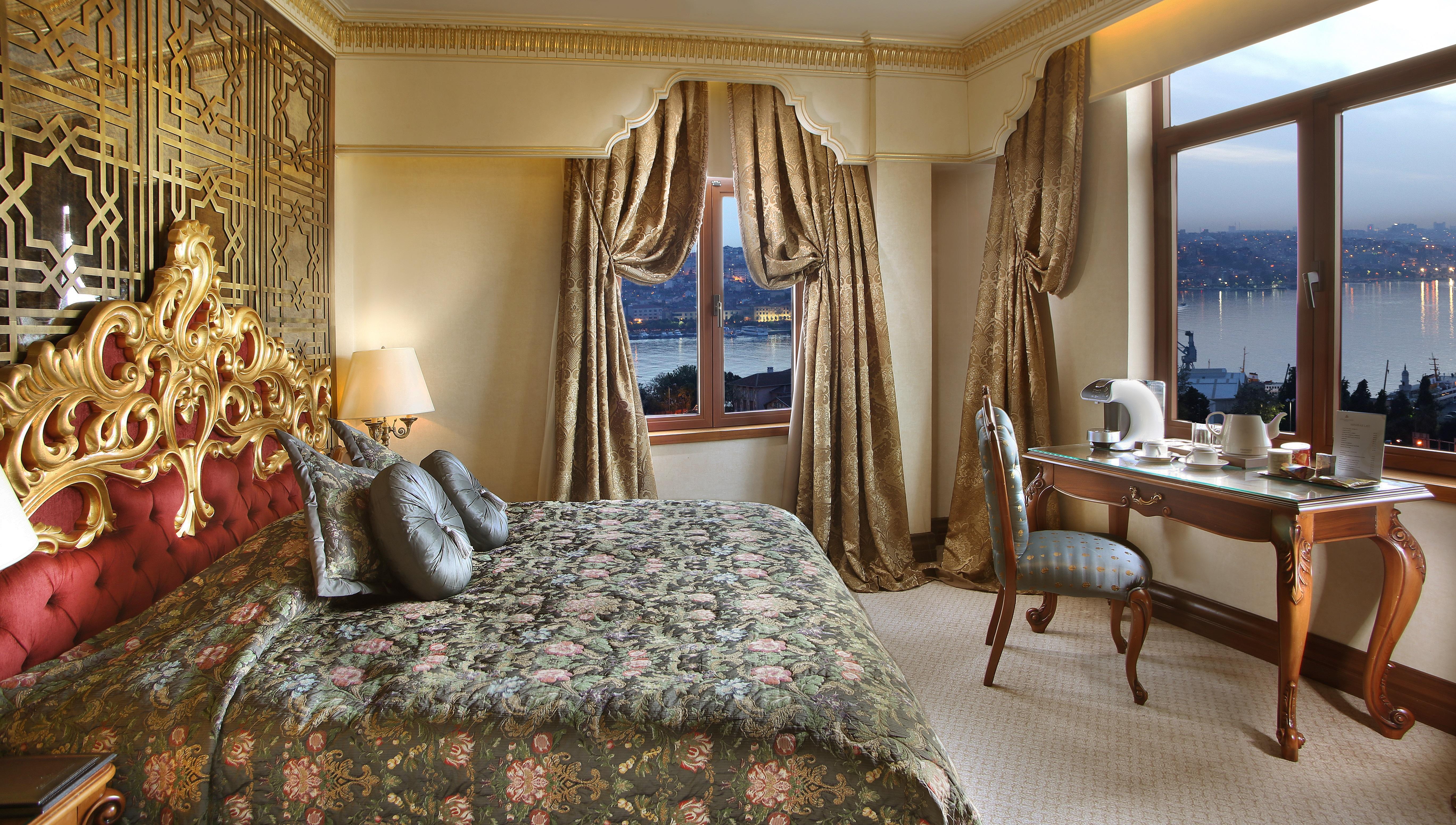 Daru Sultan Hotels Galata Istanbul Exterior foto A bedroom at the Four Seasons Hotel Istanbul