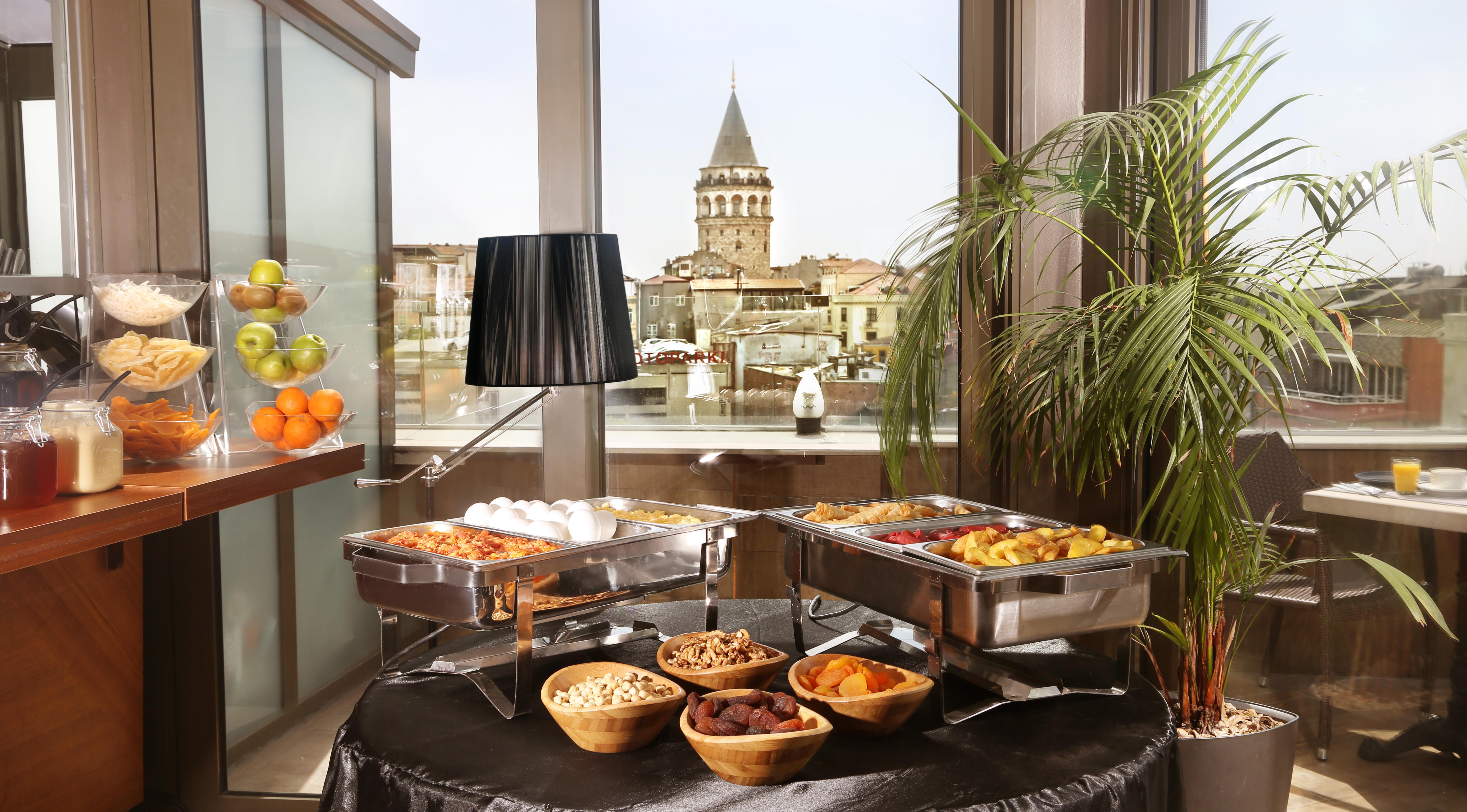 Daru Sultan Hotels Galata Istanbul Exterior foto A buffet at a hotel